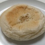 山下製パン所 - クリームチーズ入りぺったんこあんぱん