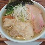 Aomori Chuu Ka Soba Oru Weizu - 塩煮干しワンタン麺 930円
                        うますぎる～！