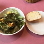 トラットリア ロマーノ - サラダとパン
