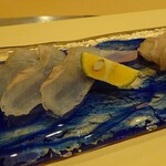 鮨 しづめ - ひらめの薄造りとえんがわ