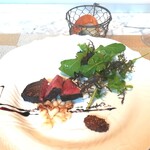 La Brianza - 北海道産A5和牛のタリアータ。炭火焼きの香ばしさ、噛み応え。名残惜しくなるおいしさ。添えてあるマスタード、プチプチとフルーティーさもあって、お肉のおいしさ引き立ちおいしいんです。