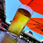 Laniakea Cafe - タップビアはコナロングボード