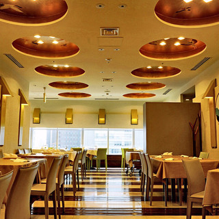 【2〜40名様】開放感のあるホールテーブル席