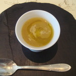 ボンシュマン - アミューズ：ブイヨンのスープ