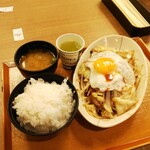 ぶたたま食堂 - 野菜炒め定食 900円 R2 1