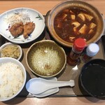 やよい軒 - 四川麻婆豆腐と唐揚げの定食 890円(税込)