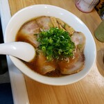 王子餃子専門店 - チャーシュー麺