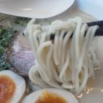 麺は低加水の自家製？これも逸品