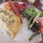 Kai Market - 目の前で焼いてくれるオムレツはなかなか♪