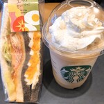 STARBUCKS COFFEE - BLT&ｴｯｸﾞｻﾝﾄﾞｲｯﾁ520円　Tほうじ茶ｸﾘ-ﾑﾌﾗﾊﾟﾁ-ﾉ570
                        円
