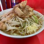 ラーメン二郎 - 小ラーメン・麺半分＋ニンニク・アブラ（790円）