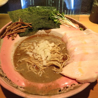 拉麺 成 - 料理写真:ニボリッチ 880円