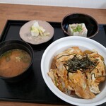 Yashiro - かつ丼　700円