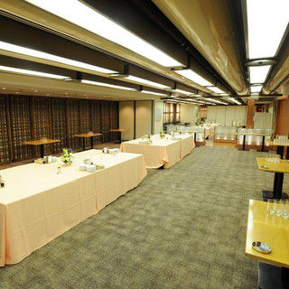 Private rooms ④, 5, and 6 can be connected to accommodate up to 250 people.