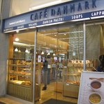 CAFE DANMARK - 東海道線改札正面の角で見つけやすい