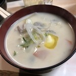 がばちょ - カツ丼・味噌汁の代わりに粕汁（530円）