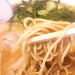 ラーメン新蔵 - 麺アップ