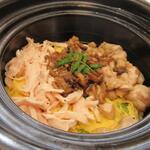 Hakatamabusimisora - 博多地鶏と有田鶏がふんだんに入った贅沢な土鍋まぶしです。