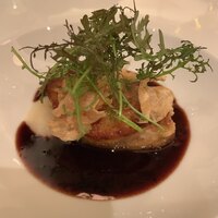 オー・プロヴァンソー - 温前菜：フォアグラのポワレ　トリュフとマデラワインソース これは鉄板の温前菜。なめらかなフォアグラ。ソースとの相性も抜群。 フォアグラが大きくて食べ応えがありました。