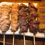 Hachijuu En Yakitori Semmon No Bunaga - せせり、もも、砂肝、レバー、つくね  全て80