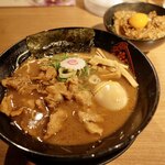 金澤濃厚豚骨ラーメン 神仙 - 