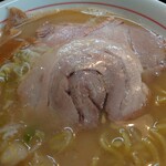 ラーメン来せと - バラ肉チャーシュー、脂身の旨味がガツンときます