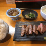 牛たん炭火焼 仁 - 牛タン定食3枚！