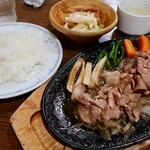 レストラン 吉甚 - 豚肉の生姜焼きランチ（880円）
