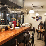 カウンターから見たテーブルフロア(2020.1月上旬)