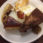 スイーツパラダイス - ショートケーキ、チョコケーキ、コーヒーのなんか、プリンロールとカラメルケーキ（＾∇＾）
