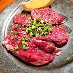 肉や 恵比寿 まる福 - 天然エゾシカの七輪炭火焼き (北海道産)
