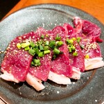 肉や 恵比寿 まる福 - 天然イノシシの七輪炭火焼き (富山産)