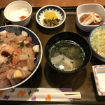 てら田 - 鯛とカンパチの漬け丼定食＝７００円
            ※昼の定食メニュー