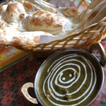 インド・ネパール料理 スナオール - ほうれん草カレー＆ナン