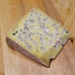 カウ&カーフ - 江丹別の青いチーズ