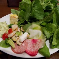 The Kitchen Salvatore Cuomo GINZA - 葉っぱと、前菜。葉っぱはルッコラ～♪