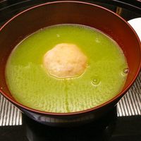 割烹 喜作 - 【御椀：海老真丈とうすい豆のすり流し】◎2012/3