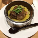 一碗水 - 粉蒸牛肉(和牛ともバラ肉 ジャスミンライスのかぼちゃ蒸し)