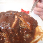 末広食堂 - カツ持ち上げ