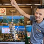 Orkid Ria Seafood Restaurant - 活きたロブスター　この子に決定★