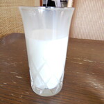 Beiandori Fuyokohama - 最初に出てきたのは一口グラスの飲むヨーグルトのセットドリンクです。