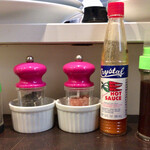 Kitchen VAN - カウンター上の調味料