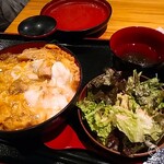 Hotaru - チャー玉丼　サラダ、とろろ昆布汁　鶏スープつき　全景