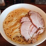 麺家 彩華 - 麺とチャーシュー。