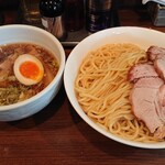 麺家 彩華 - 醤油つけ麺+チャーシュー。