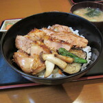 海鮮炉端と寿司　やよい - 阿波尾鶏炙り丼