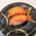 魚べい - スコットランド産 生サーモン    154円　