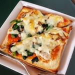 ルコパン - ホタテとほうれん草のトマトソースピザ　380円