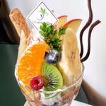 ルコパン - フルーツパフェ　680円