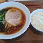 中華そば 皇雅 - 料理写真:皇雅ラーメン500円ネギ抜き、ライスの方は“ご飯処いろどり家”